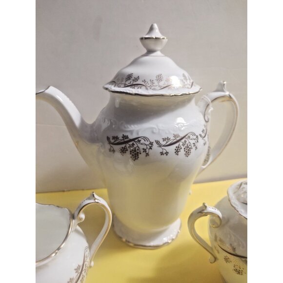 Coalport Bone China Tea Pot, Sugar & creamer set "Burgundy" pattern - Picture 2 of 16